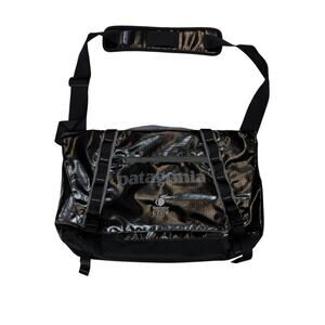 Patagonia Black Hole Messenger Bag Black Enamel 24L 12.5"x17.5" Travel